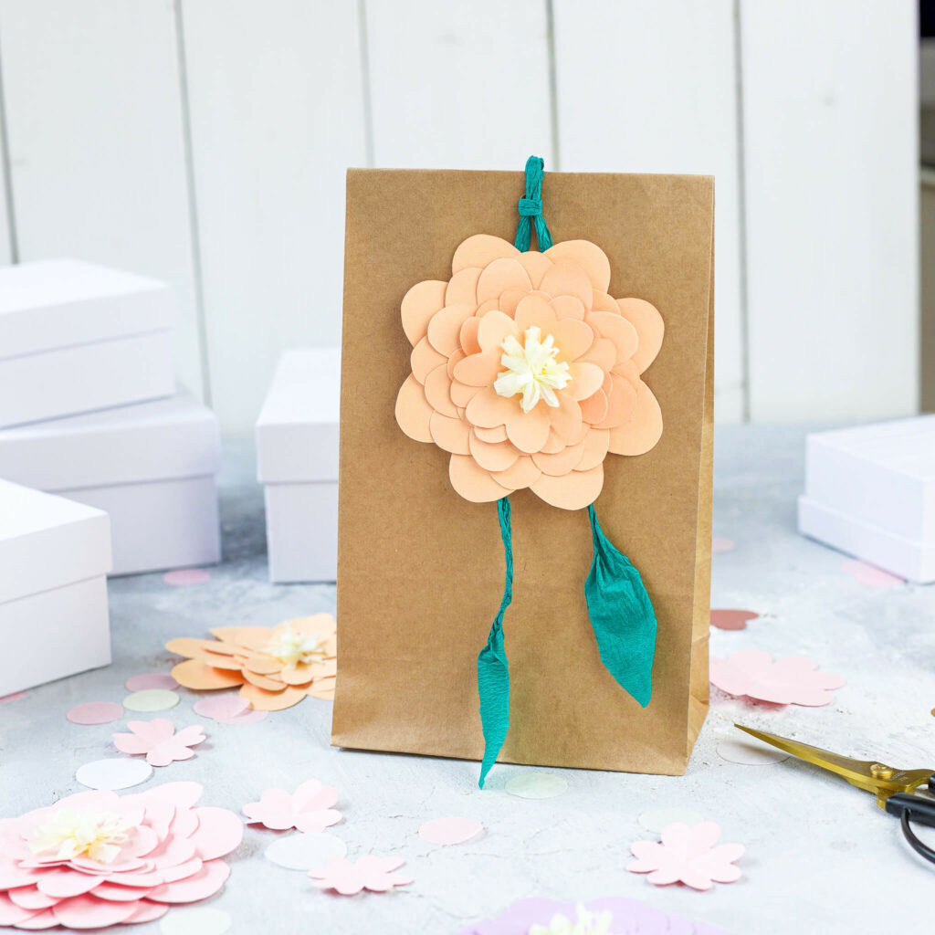 Verpackungsidee mit Papierblumen
