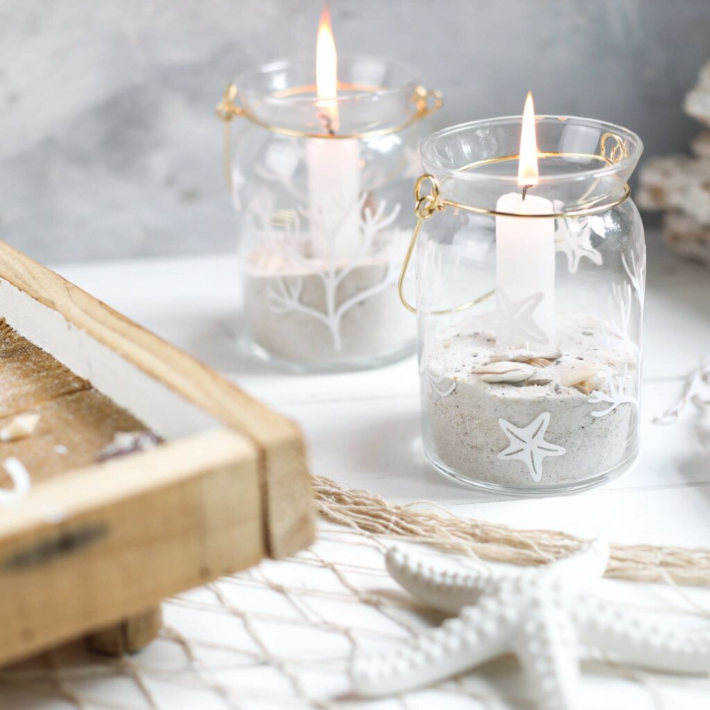 Windlichter und Tablet mit dem Plotter verzieren