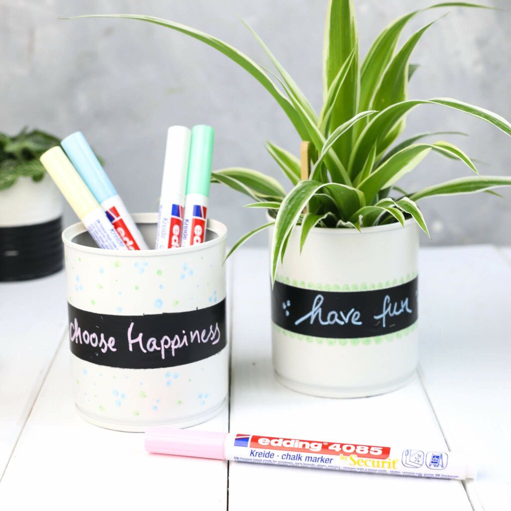 Konservendosen mit Kreidemarkern bemalen