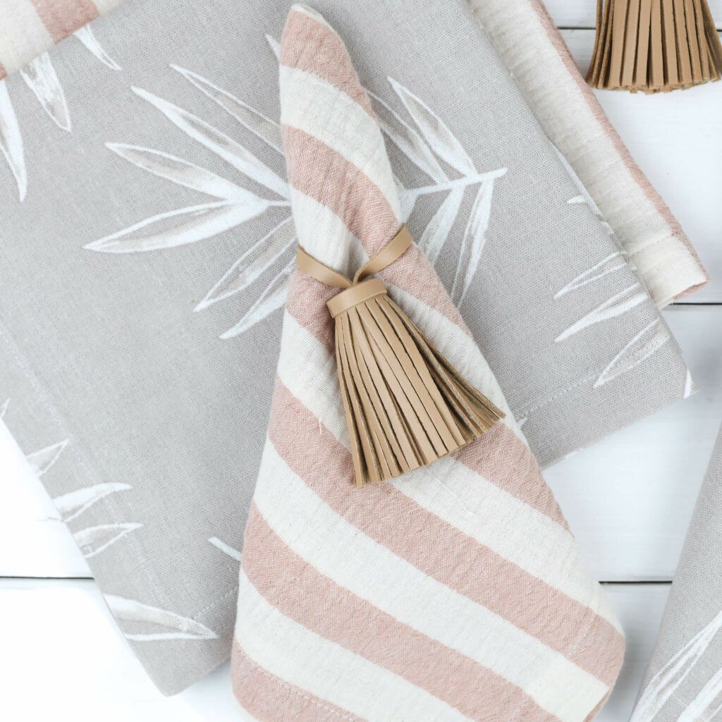 Quasten als Serviettenringe