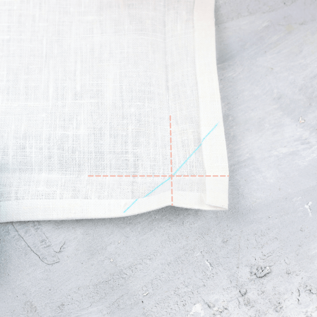 Spitze für Briefecke markieren oder umbügeln