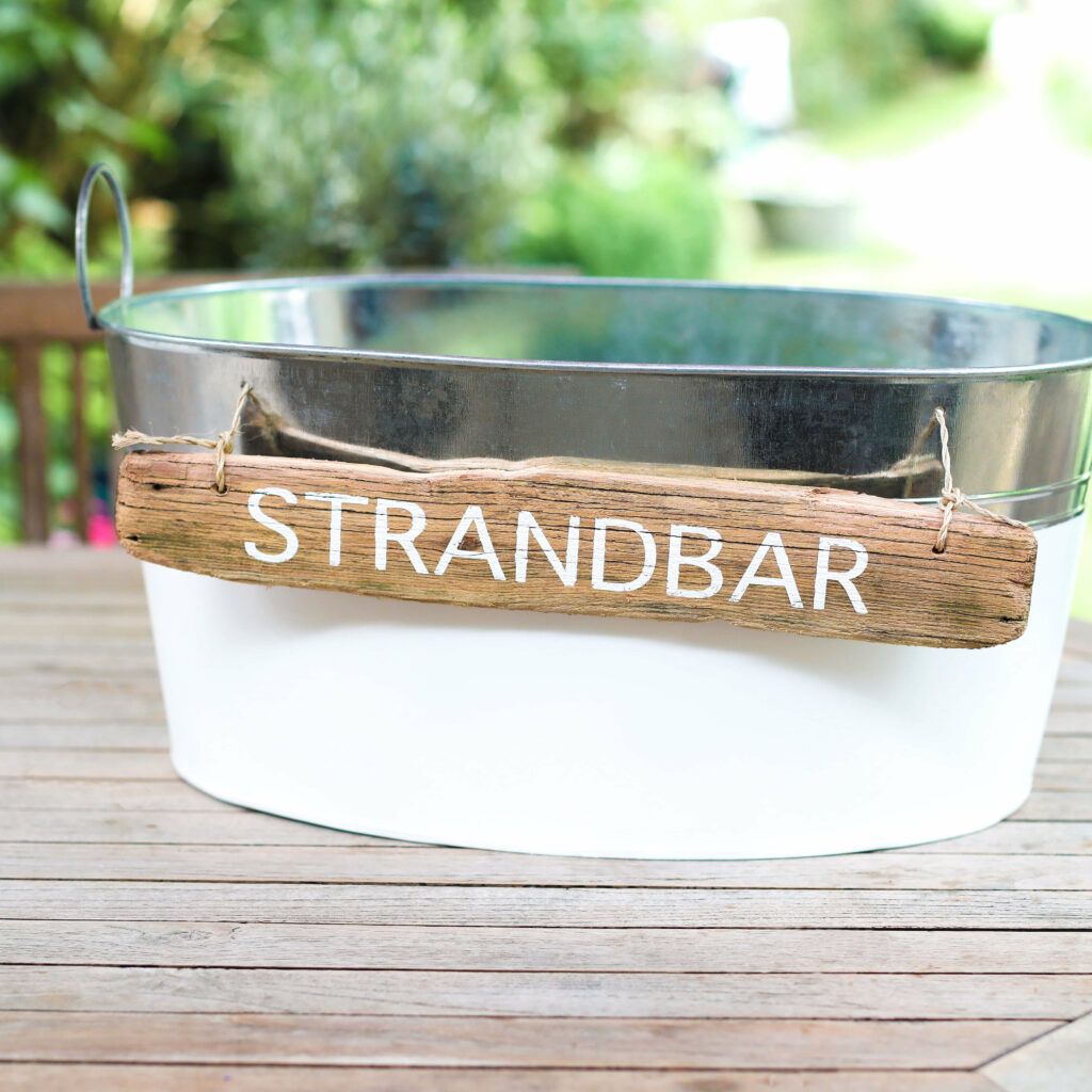 Mini Strandbar aus einer Zinkwanne 