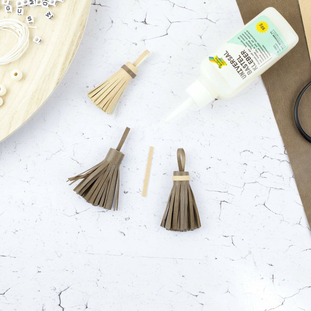 Quaste aus Kunstleder basteln