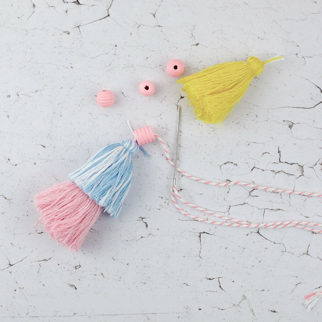 Quasten Anhänger basteln