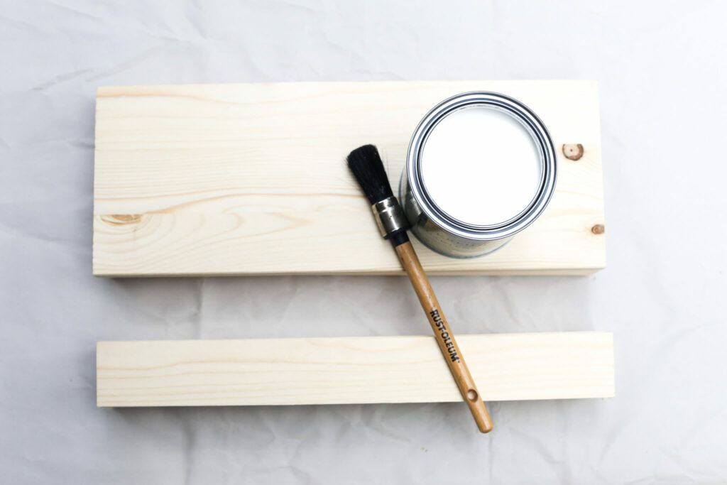 Holzteile für Kräuterregal einmal vorstreichen