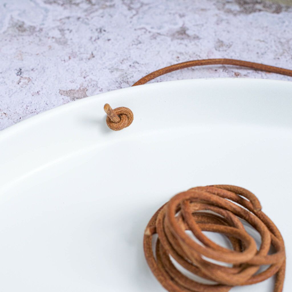 Magnetbord aus Pizzablech Loch bohren