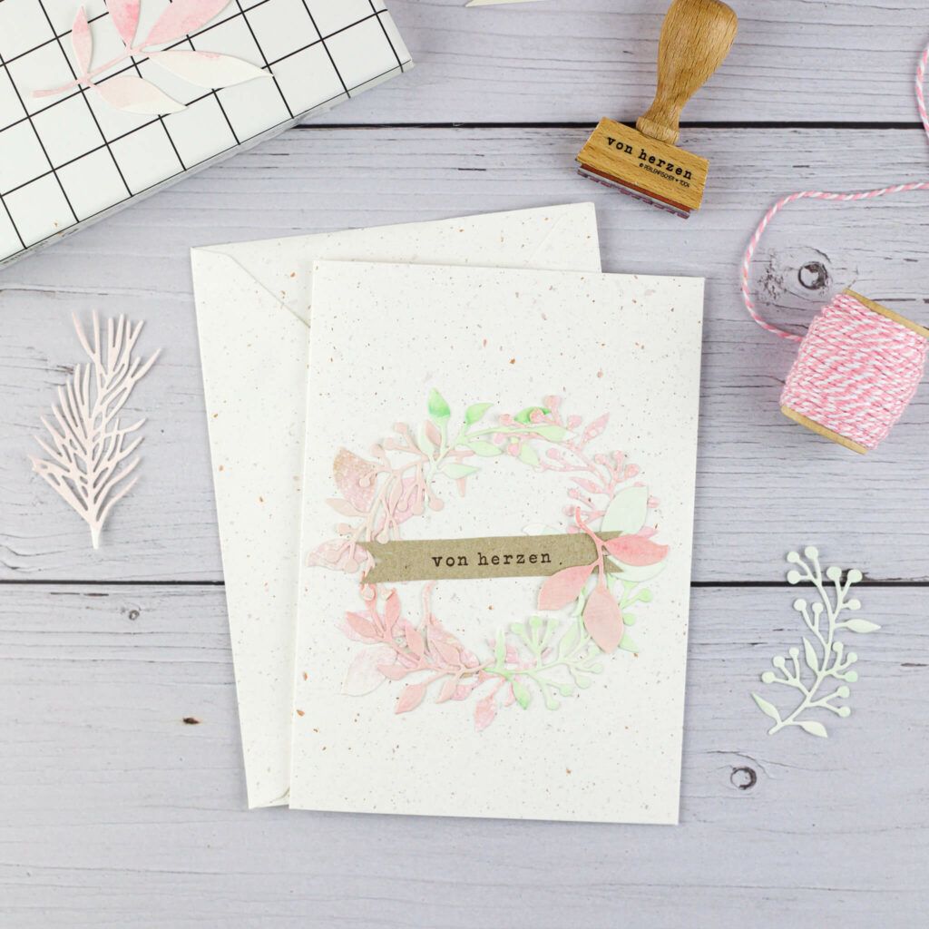 grusskarte mit gestanzten Blättern