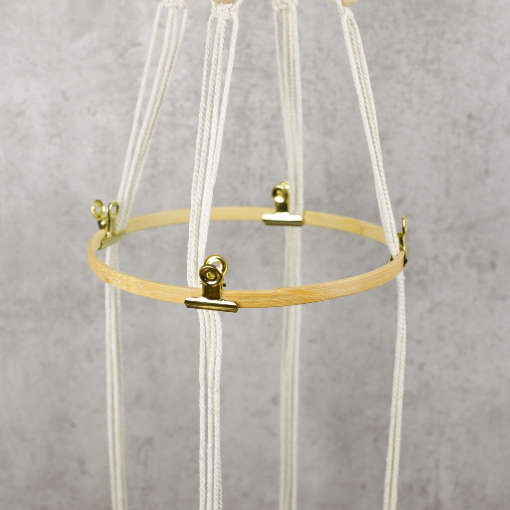 Holzring einsetzen für Hängekorb