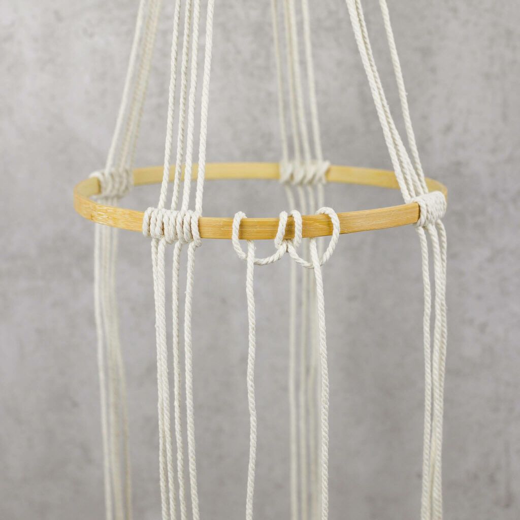 Doppelter halber Schlag für Makramee Hängekorb.