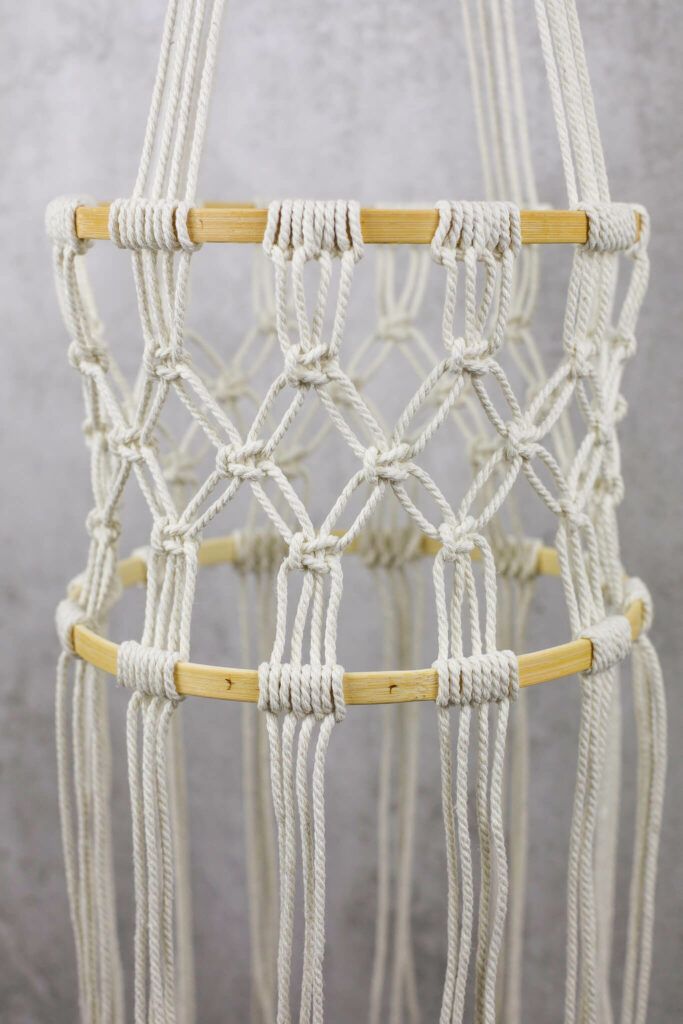 Fäden wieder am Ring befestigen.