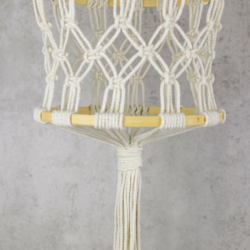 Abbindeknote unter dem Hängekorb anwenden