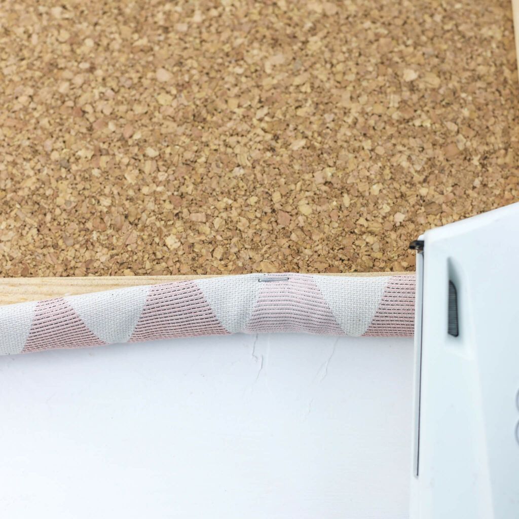 Stoff an Memoboard rackern