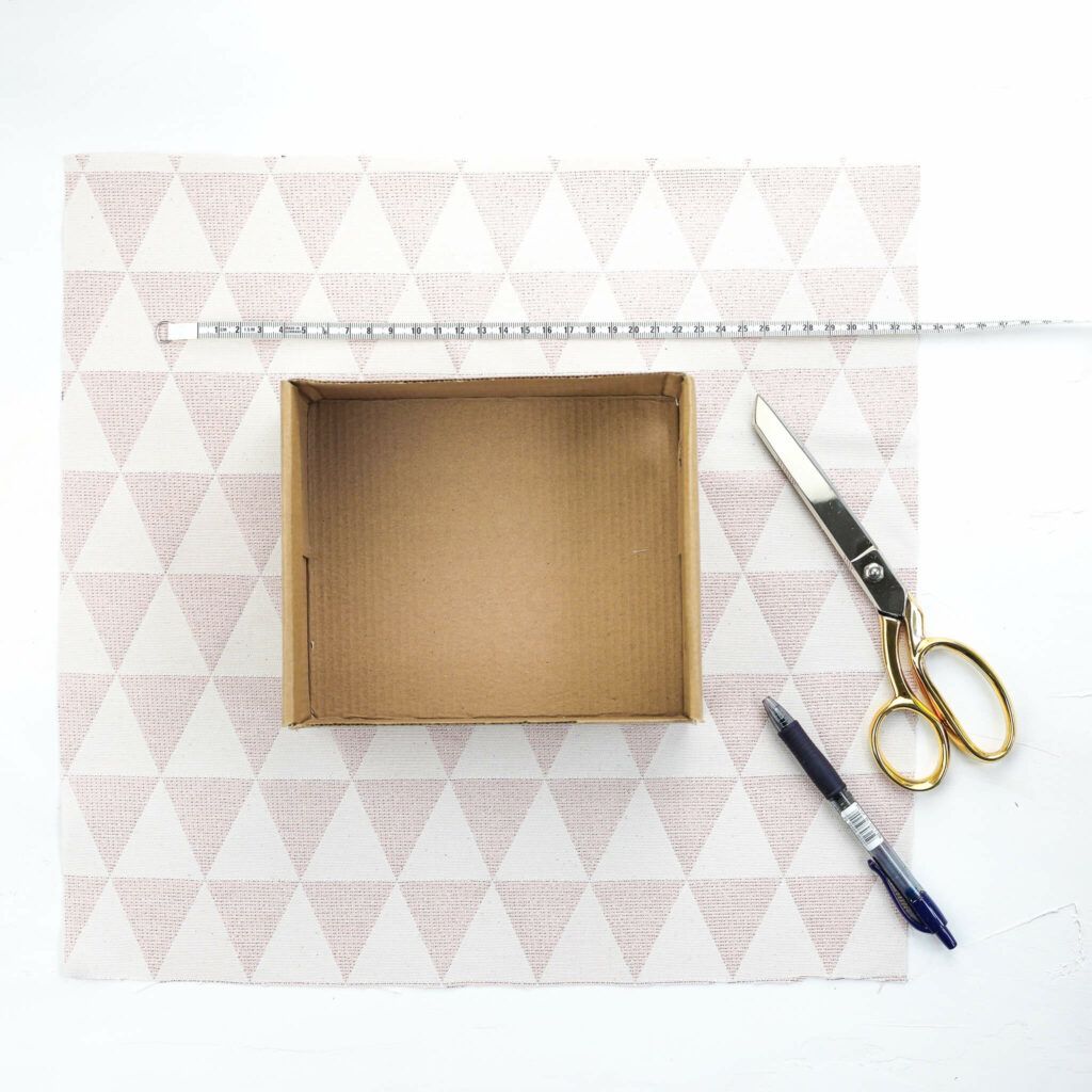 Schuhkarton mit Stoff bekleben