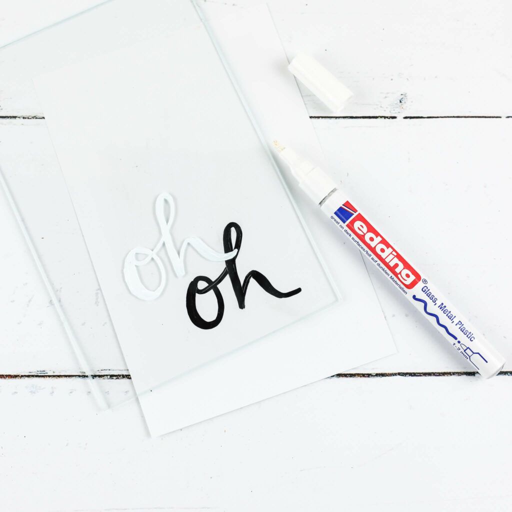 Scheiben von Windlicht mit Lackmarker bemalen