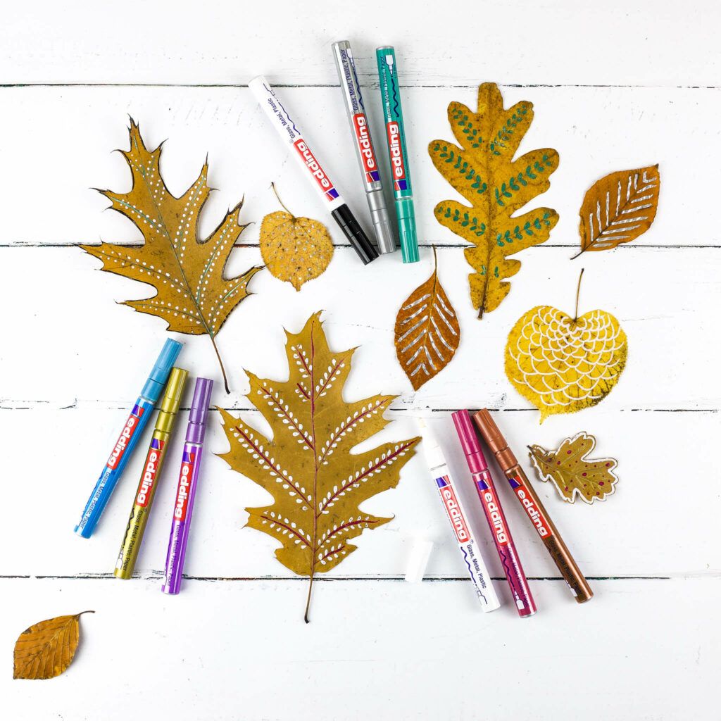 Blätter mit Lackmarkern bemalen