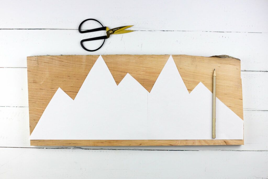 Alpenpanorama auf holz aufzeichnen