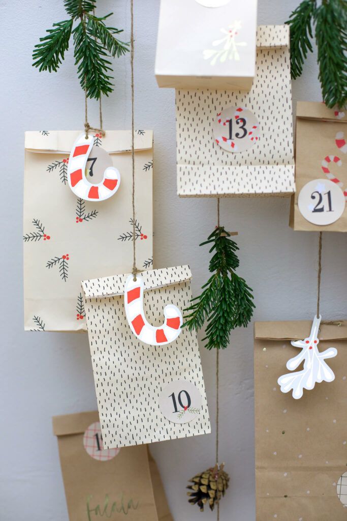 Adventskalender aus Holz im Alpenpanorama Design