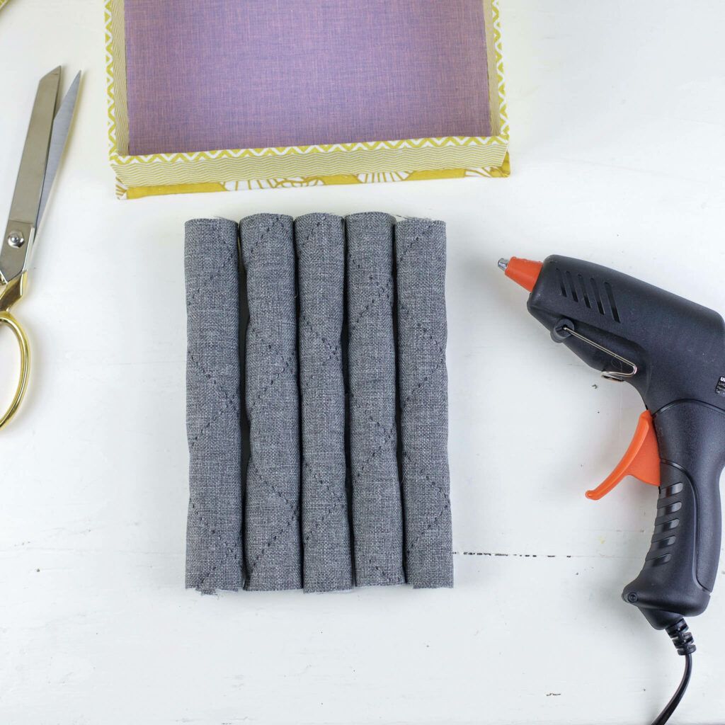 Rollen aus Vlies zusammenkleben