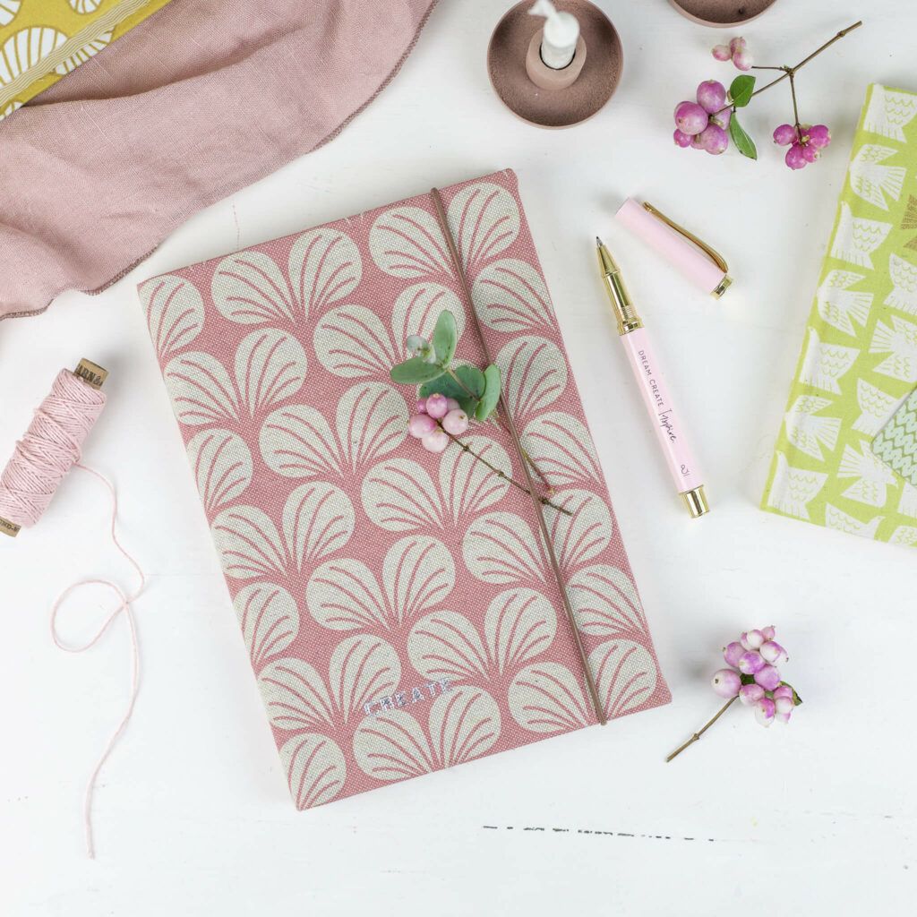 Notizbuch mit Stoff überziehen