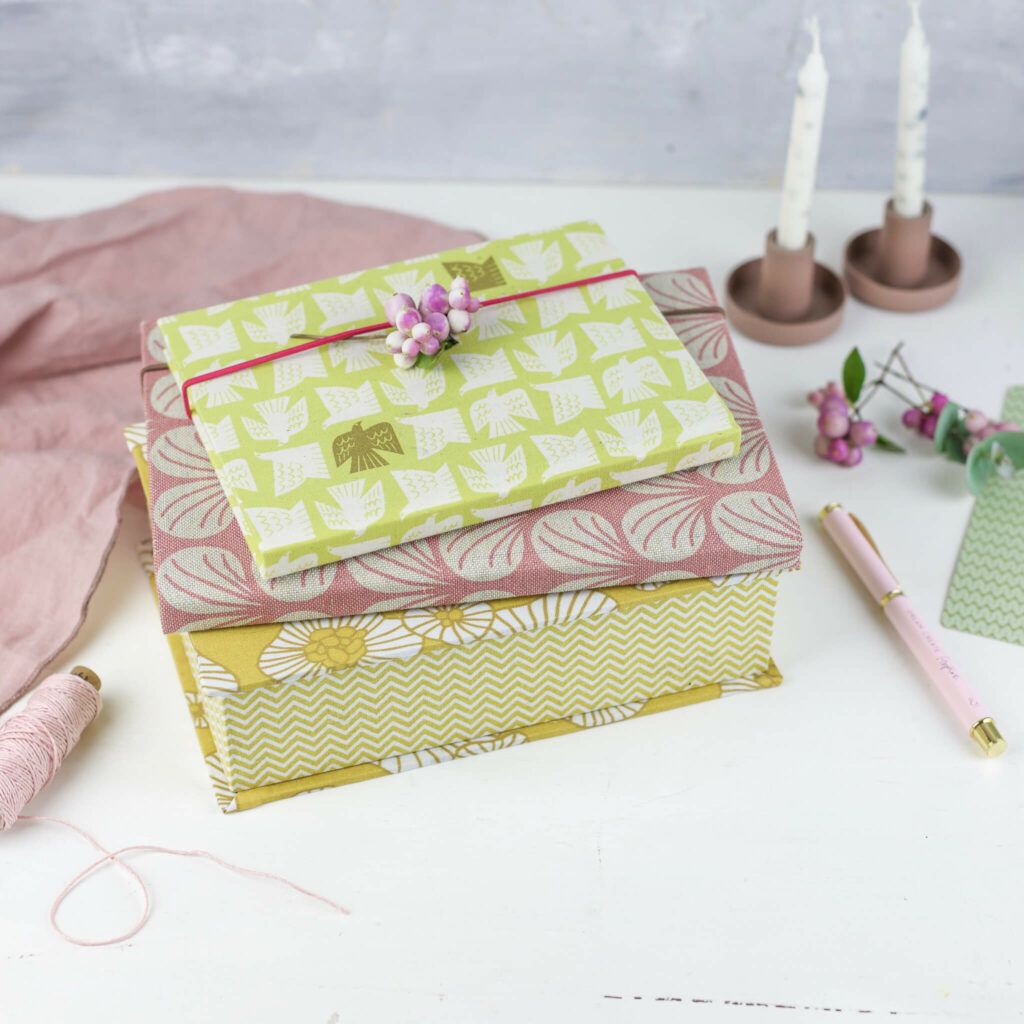 Notizbücher und Kästchen mit Stoff überziehen