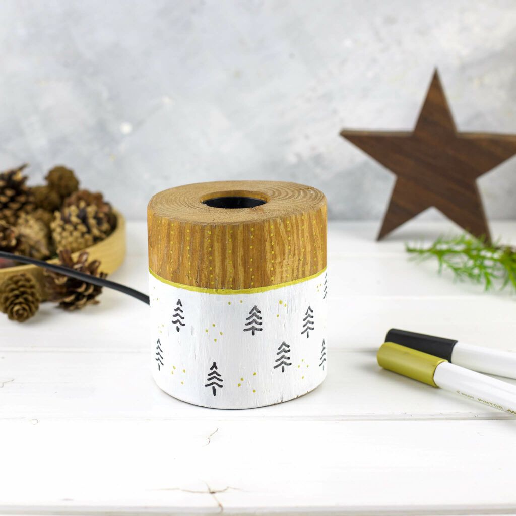 Lampensockel mit Lackmarkern verzieren