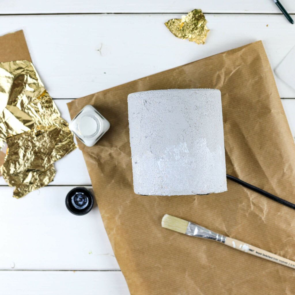 Anlegemilch für Blattgold auftragen