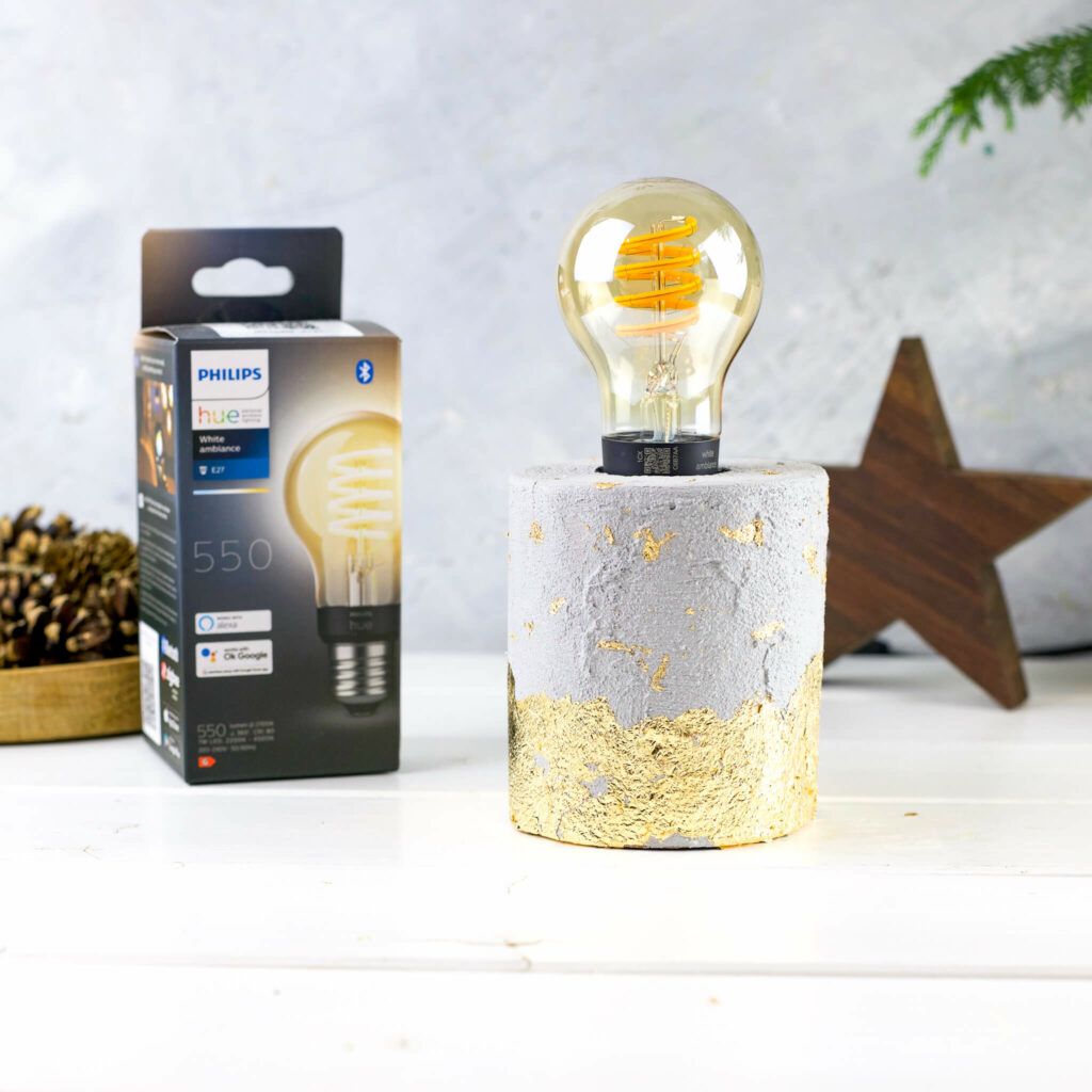 Holzsockel mit Beton Paste und Blattgold verzieren