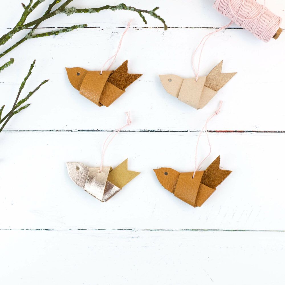 geknotete Vögel aus Lederstreifen