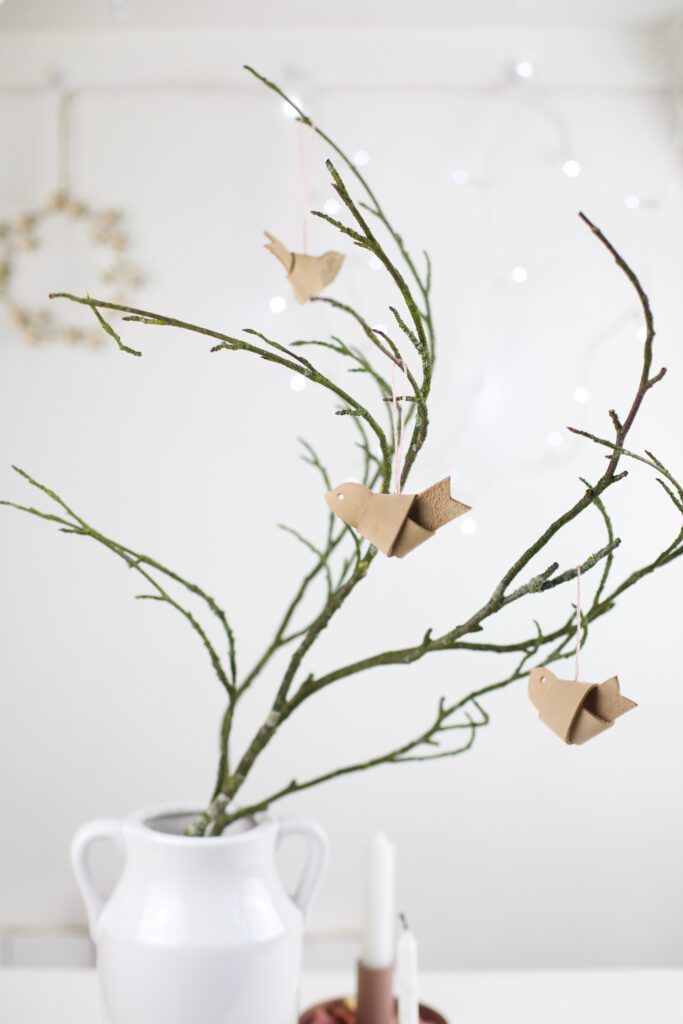 geknotete Vögel aus Lederstreifen