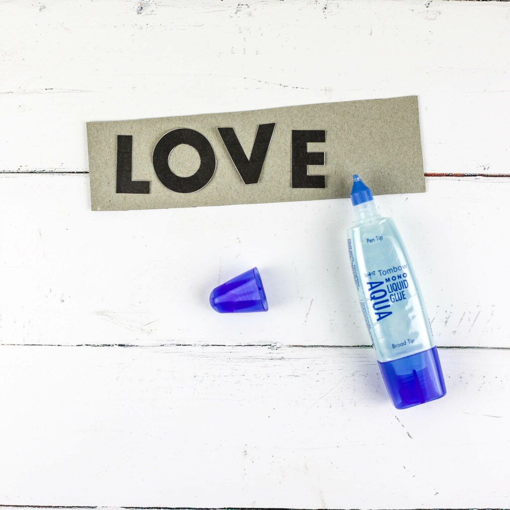 Buchstaben ausschneiden