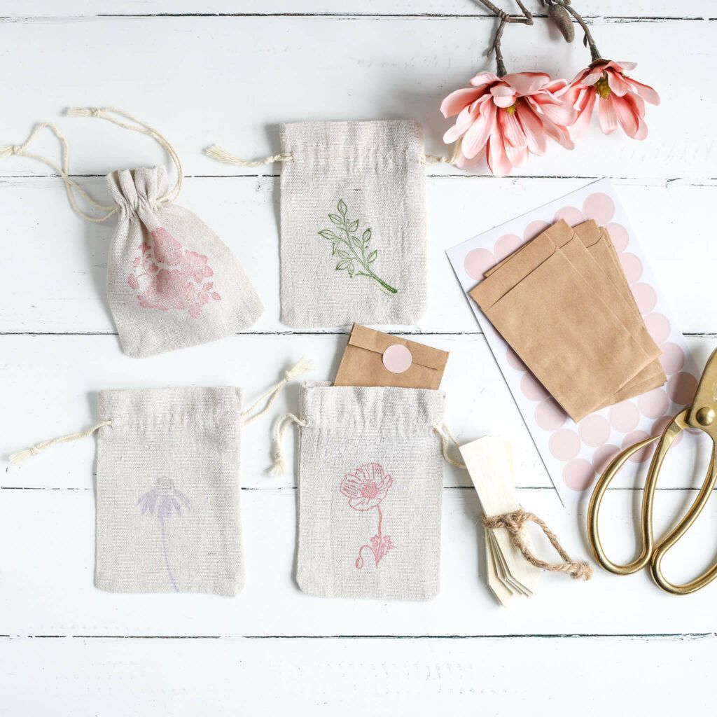 Stoffbeutel mit Stempeln verzieren