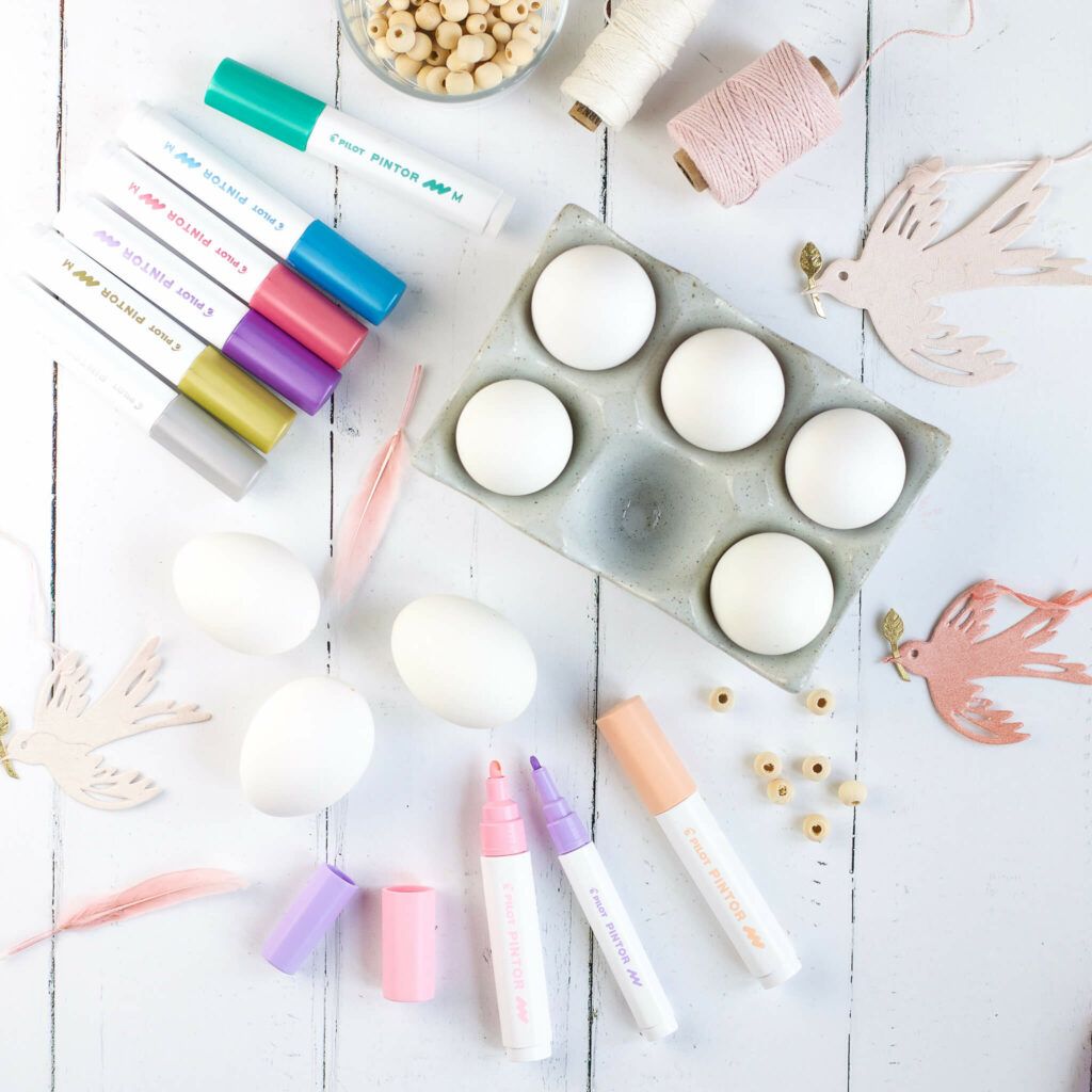 Eier mit Markern bemalen