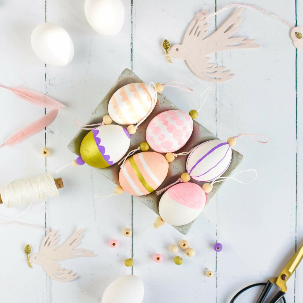 Ostereier kreativ mit Lackmarkern bemalen