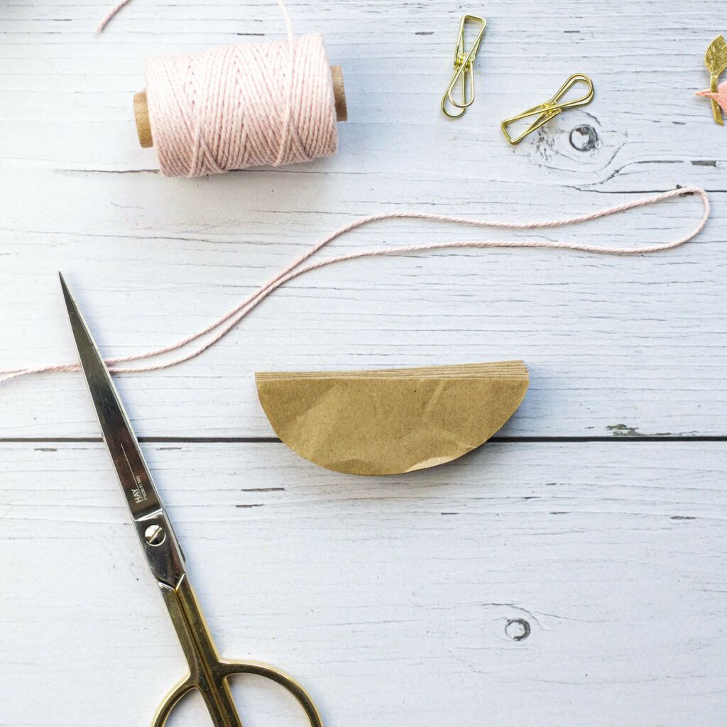 Schnur in die Mitte des Waben Eis kleben