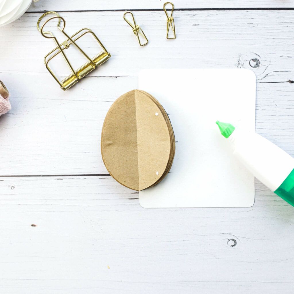 Waben Ei mit Klebe zusammenkleben