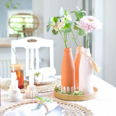 Flaschen im Trash Terrakotta Sie anmalen