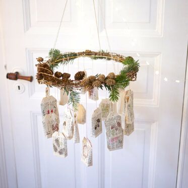 Adventskalender aus alten Buchseiten basteln