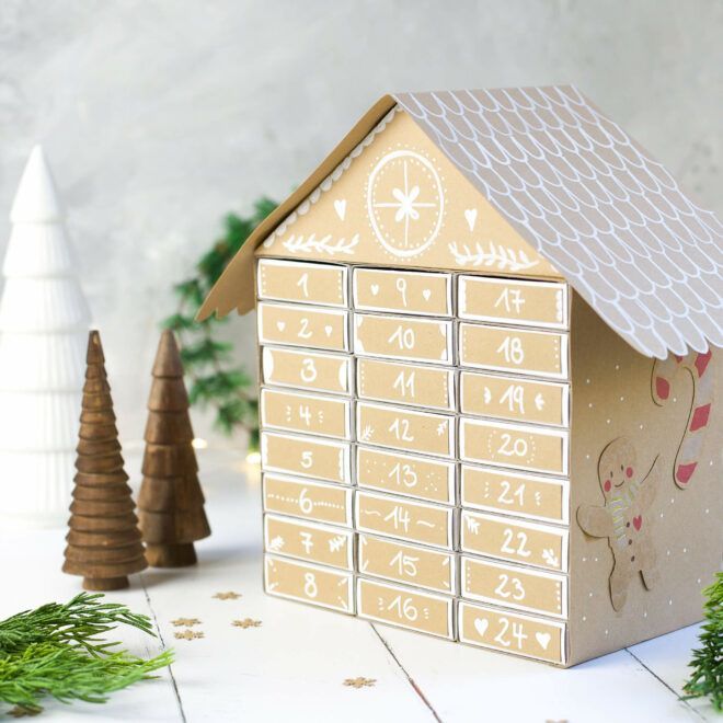Adventskalenderhaus aus Streichholzschachteln