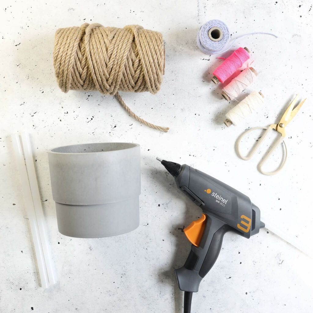 Blumentopf Upcycling mit Seil und Farbe