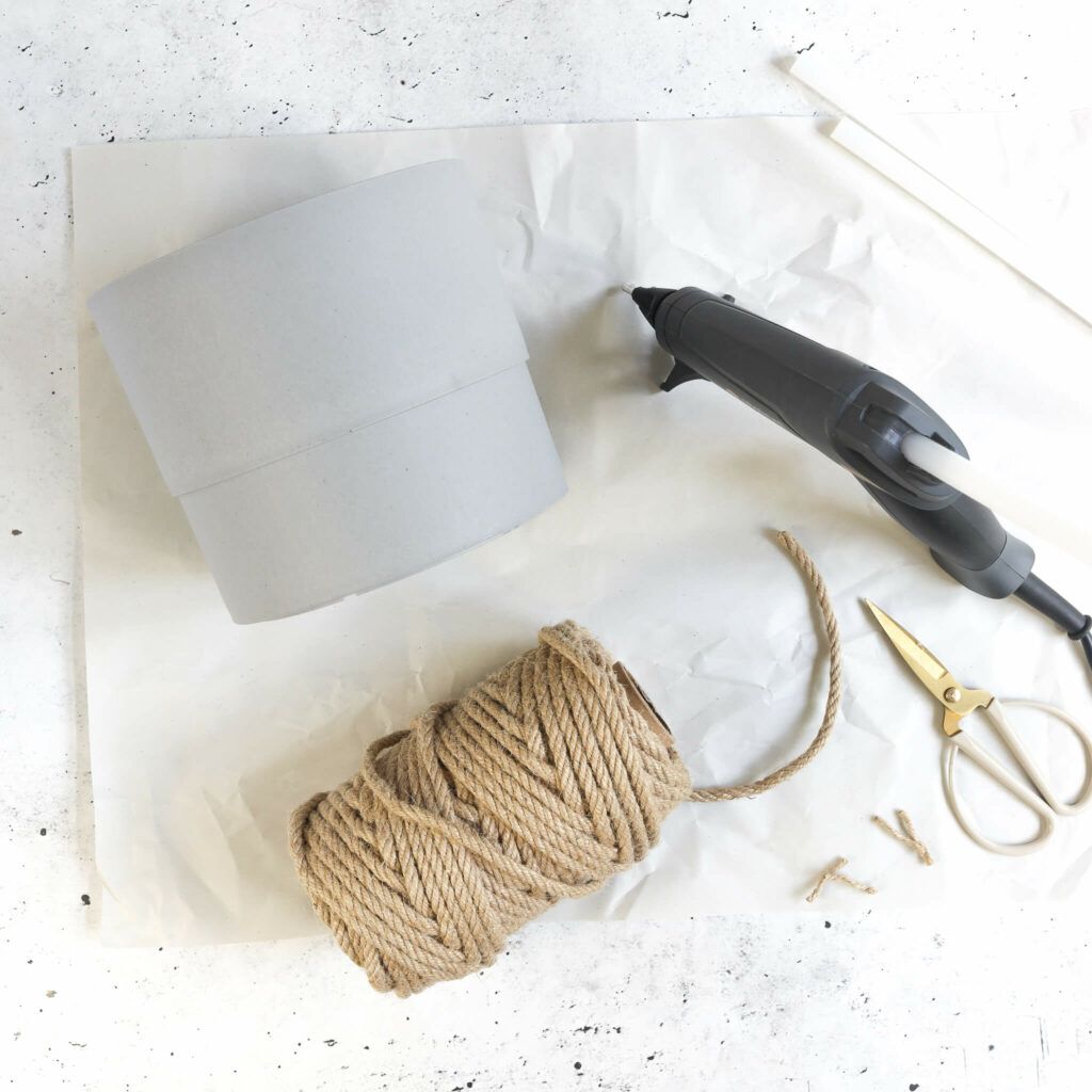 Blumentopf Upcycling mit Seil und Heisskleber