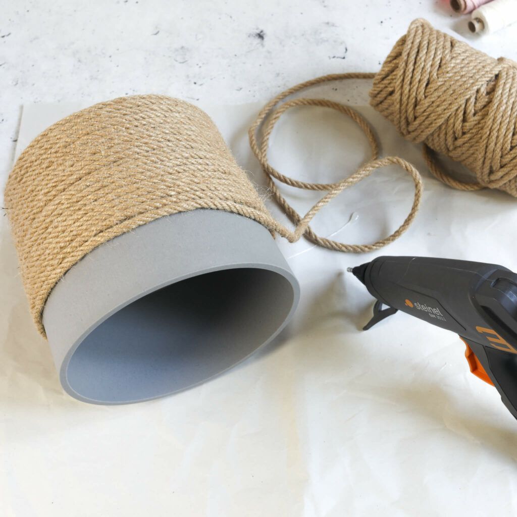 Seil an den Blumentopf kleben