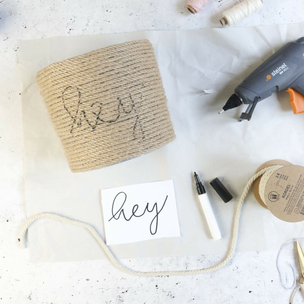 Blumentopf mit Seil bekleben und verzieren