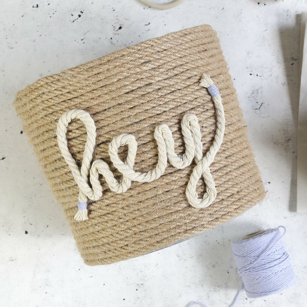 Kordel auf Blumentopf kleben