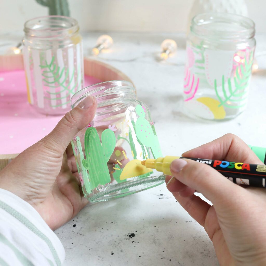 Gläser mit Markern bemalen