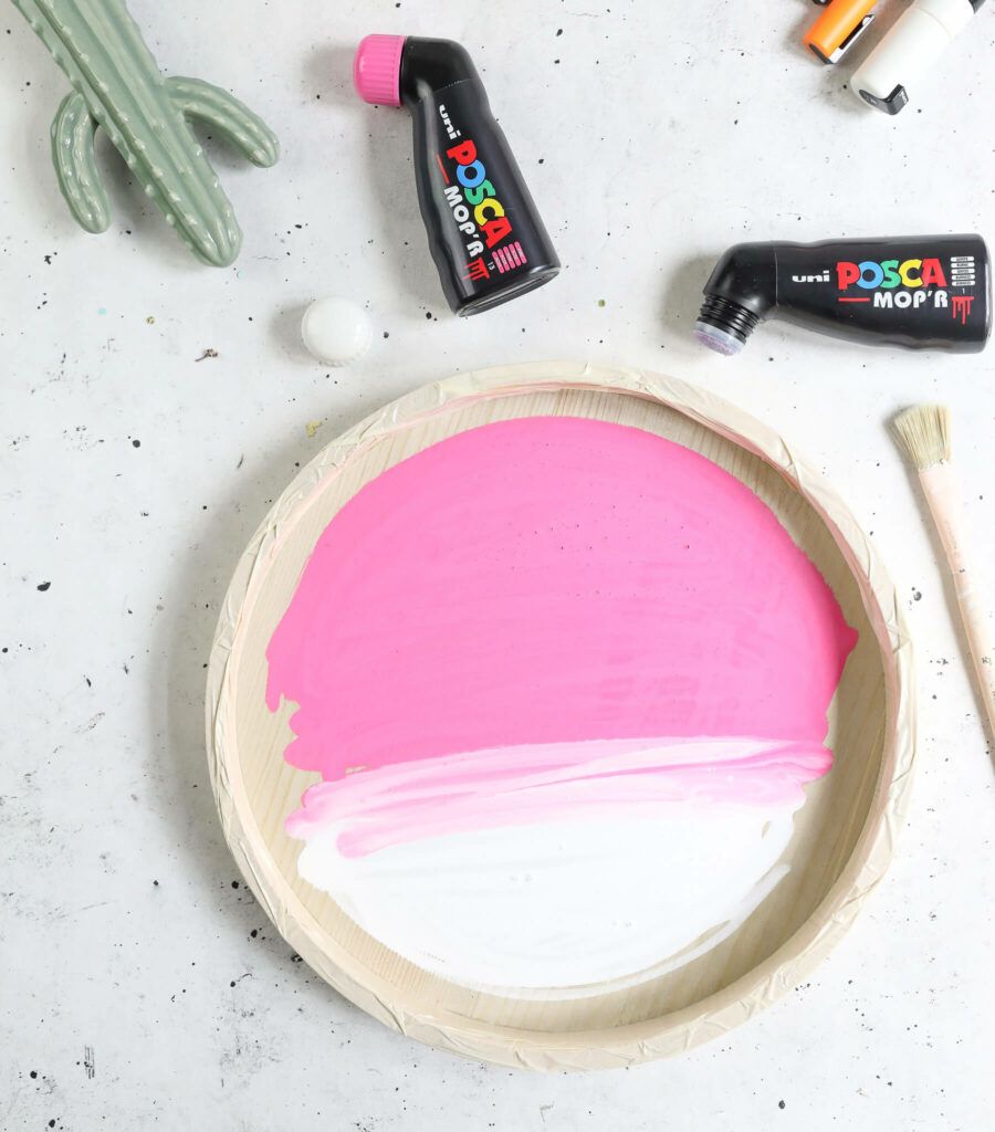 Tablett im Farbverlauf anmalen mit Posca