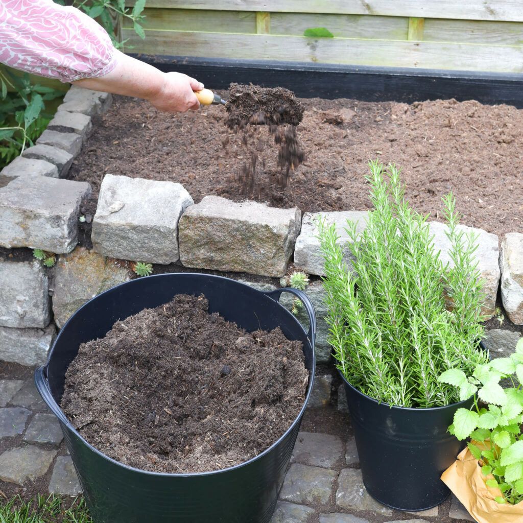 Torffreie Erde für Kräuterhochbeet
