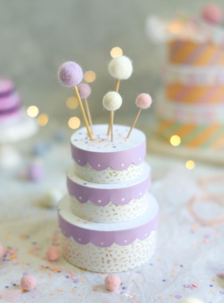 Geburtstagstorte aus Pappschachteln basteln