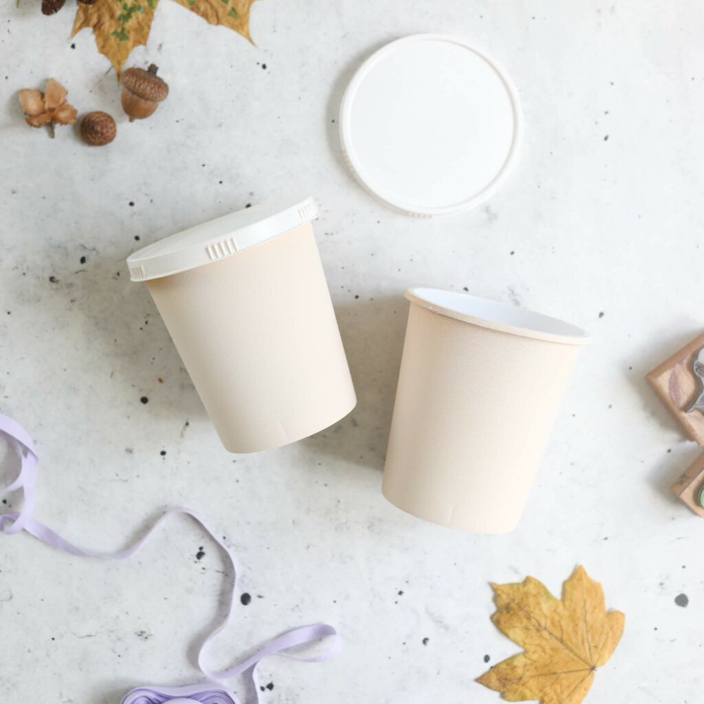 Becher mit Sprühlack lackieren