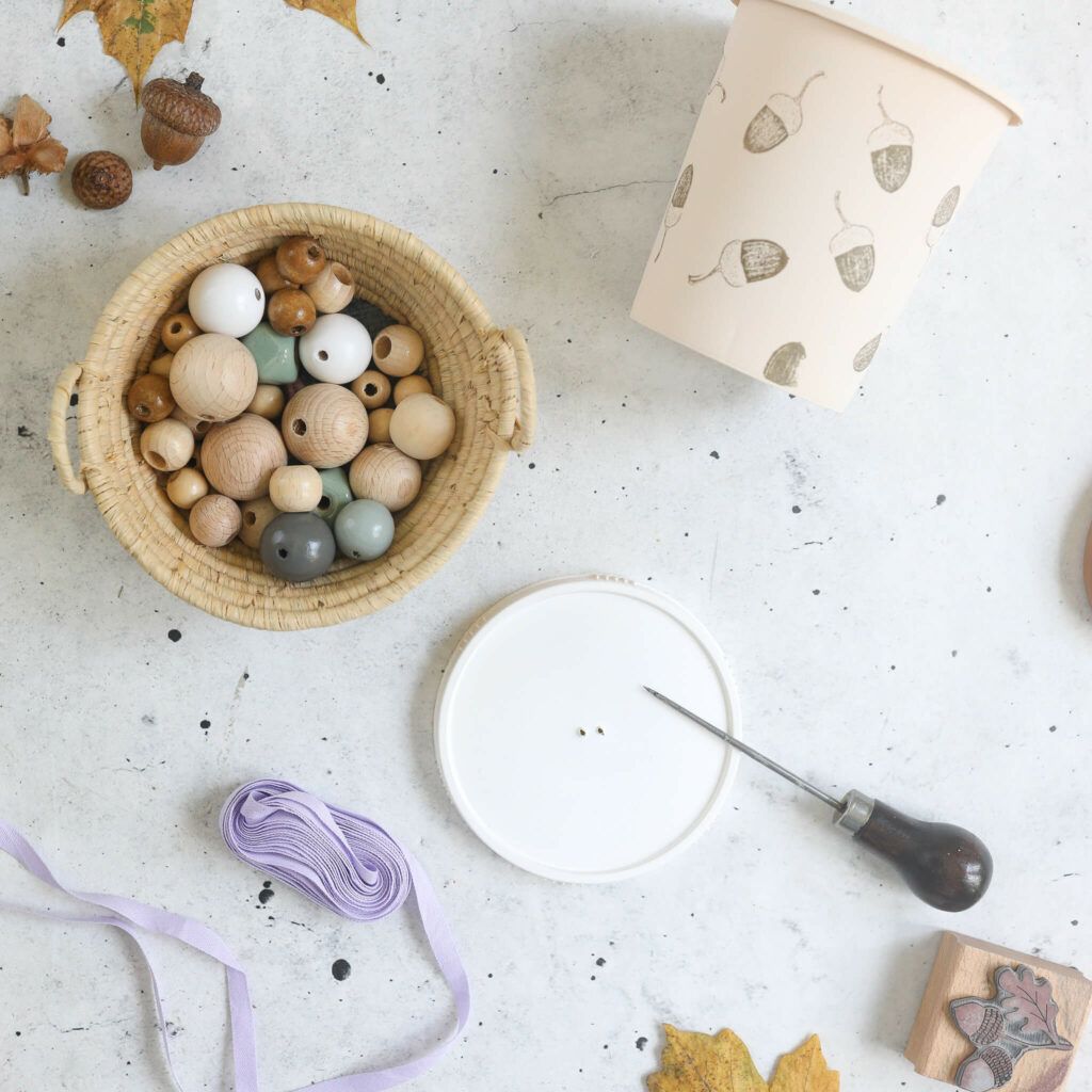 Loch in den Deckel steche für Garn