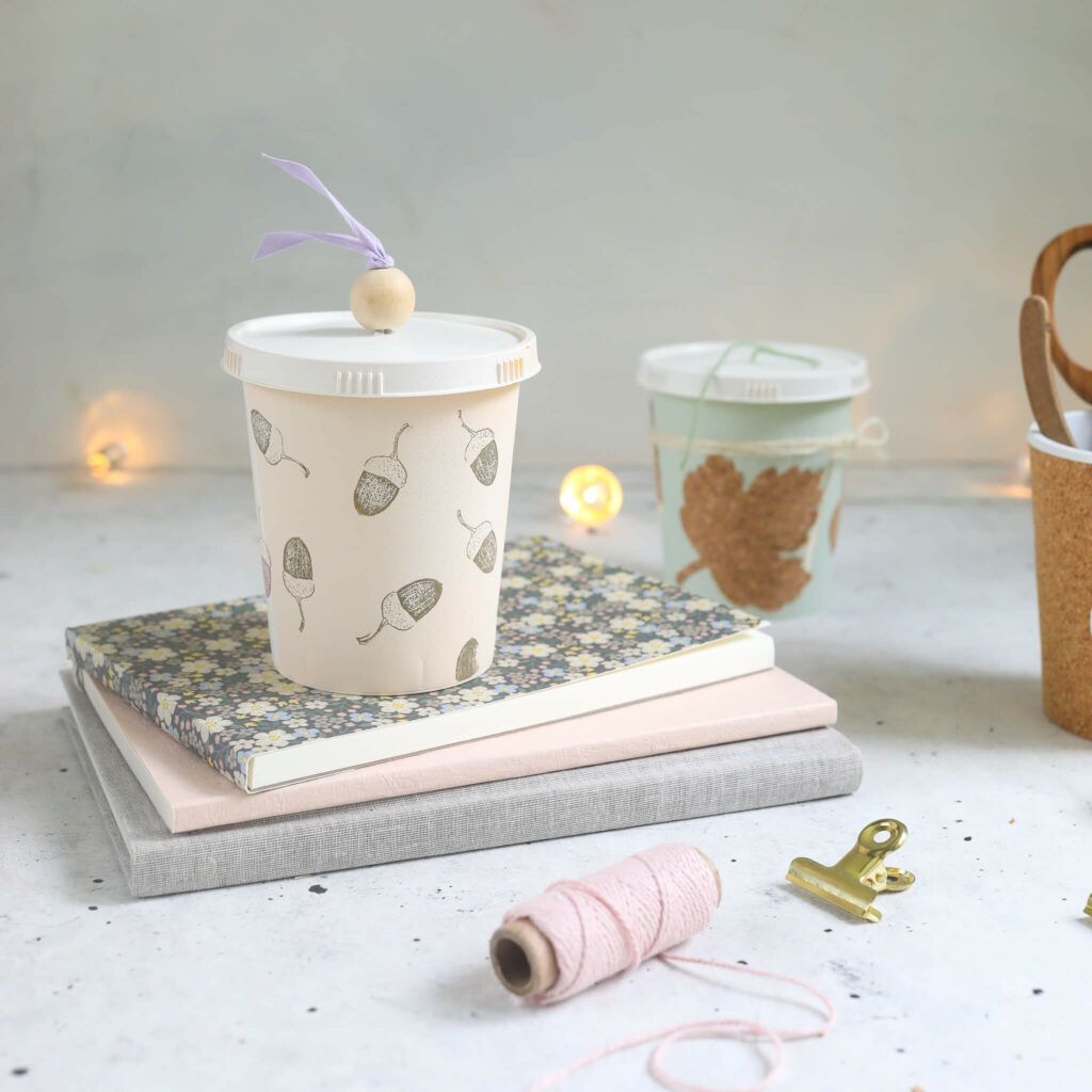 Aufbewahrungsdosen im herbstlichen Look aus Bechern basteln